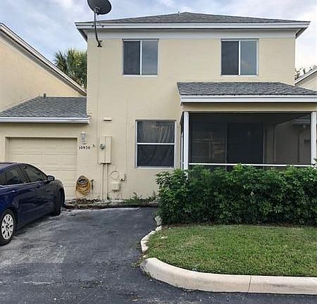 2nd image of 10930 Jewel Box Ln #10930