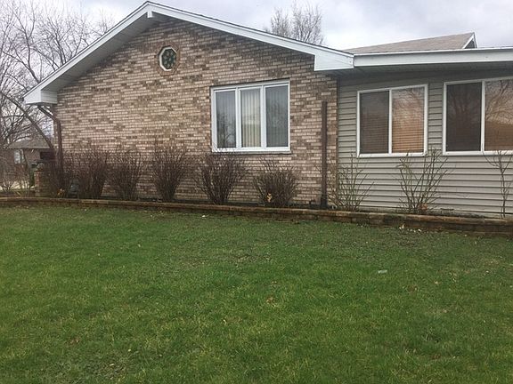 2nd image of 5901 W 88th Pl