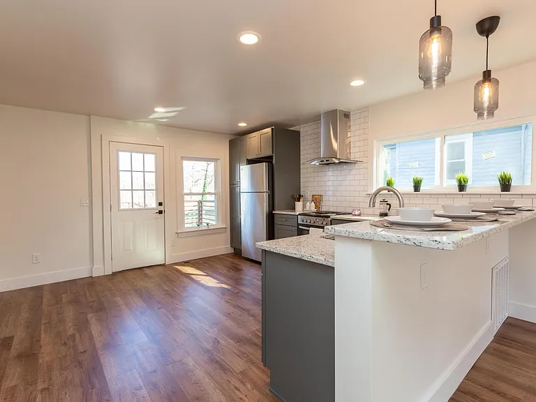 510 S Avon St — Photo 13