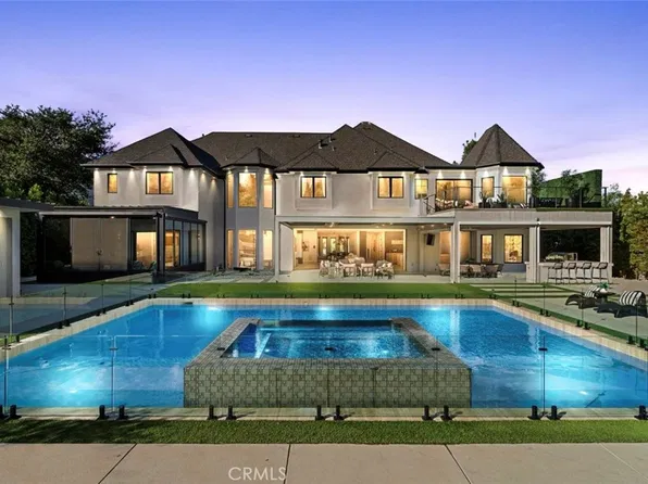 20620 Chatsboro Dr, Woodland Hills, CA 91364