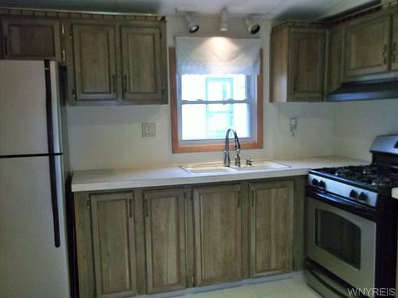3rd image of 1073 Northwood Dr