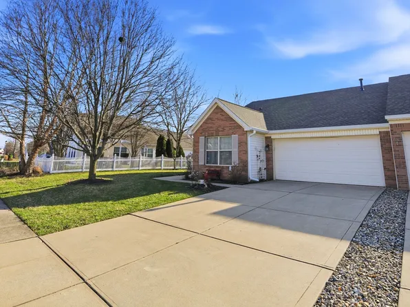 1177 Creek Bend Dr, Greenwood, IN 46143