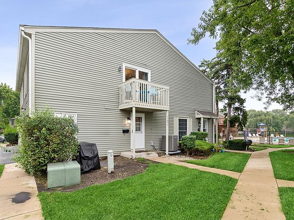 2nd image of 1105 Mount Vernon Ct APT A