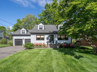 1 Seawanhaka Pl, Oyster Bay, NY 11771