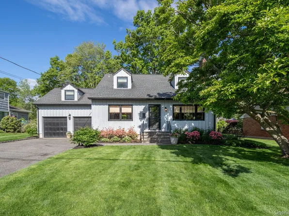 1 Seawanhaka Place, Oyster Bay, NY 11771