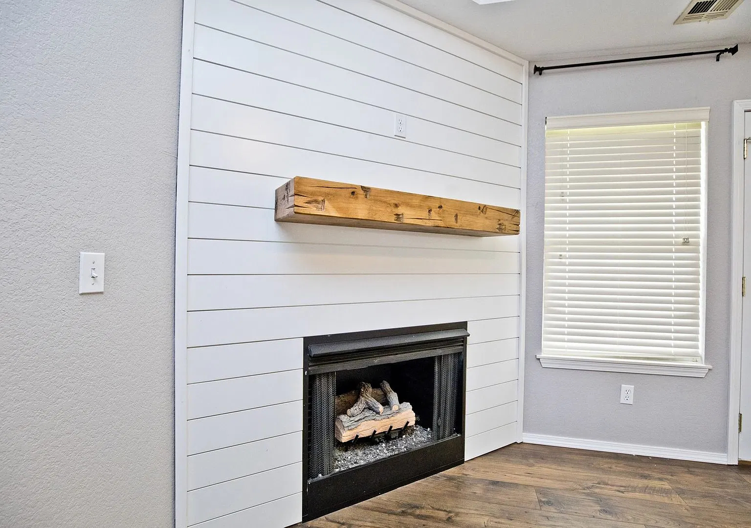 908 SW Terry Lane — Photo 3