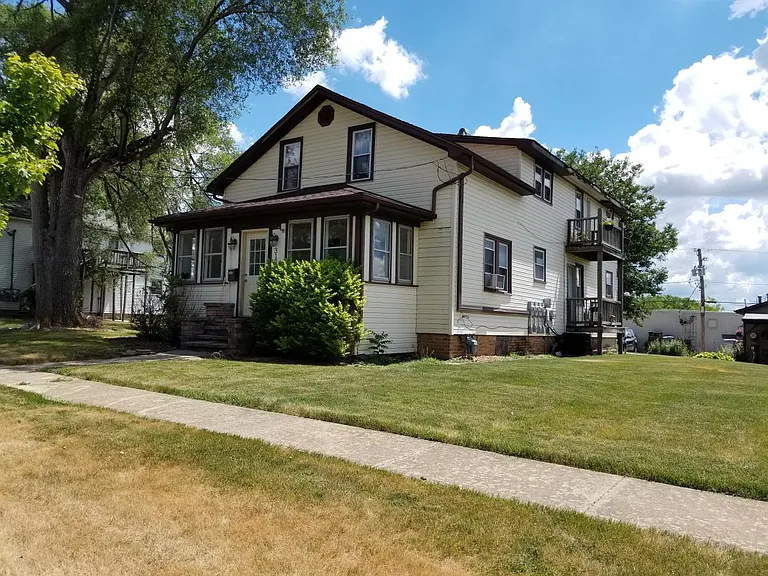 312 S Oak St #3 — Photo 1