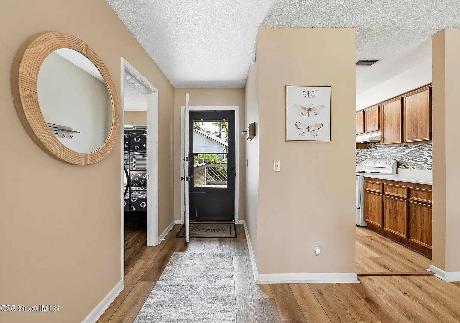 2 bed, 2.0 bath, 905 sqft, $2,000 — Photo 2