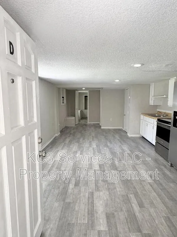 1 bed, 1.0 bath, 649 sqft, $825 — Photo 2