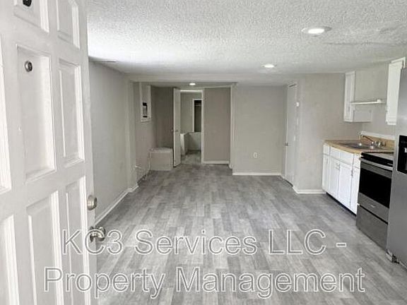 2nd image of 6131 NE Vivion Rd Unit D