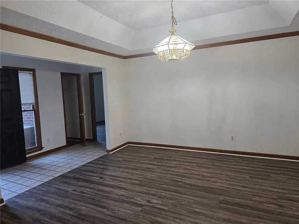 3 bed, 2.0 bath, 2300 sqft, $2,200 — Photo 4
