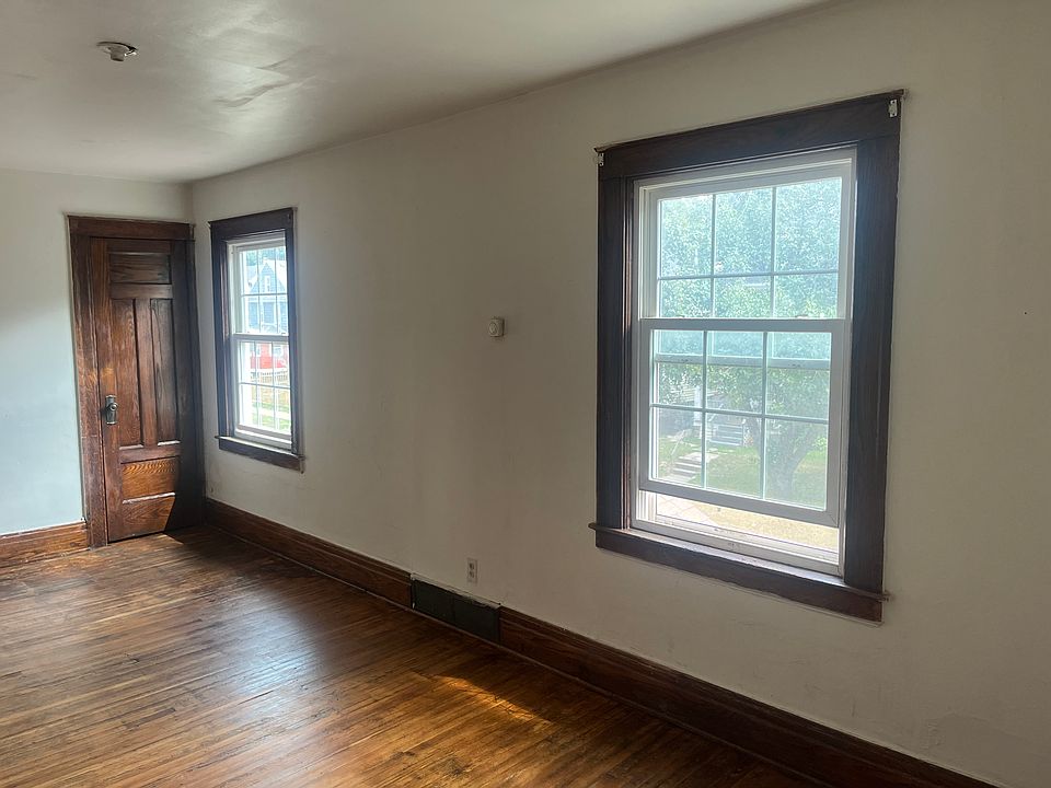 Large front room, could be a living space, or dining space, or an additional bedroom.