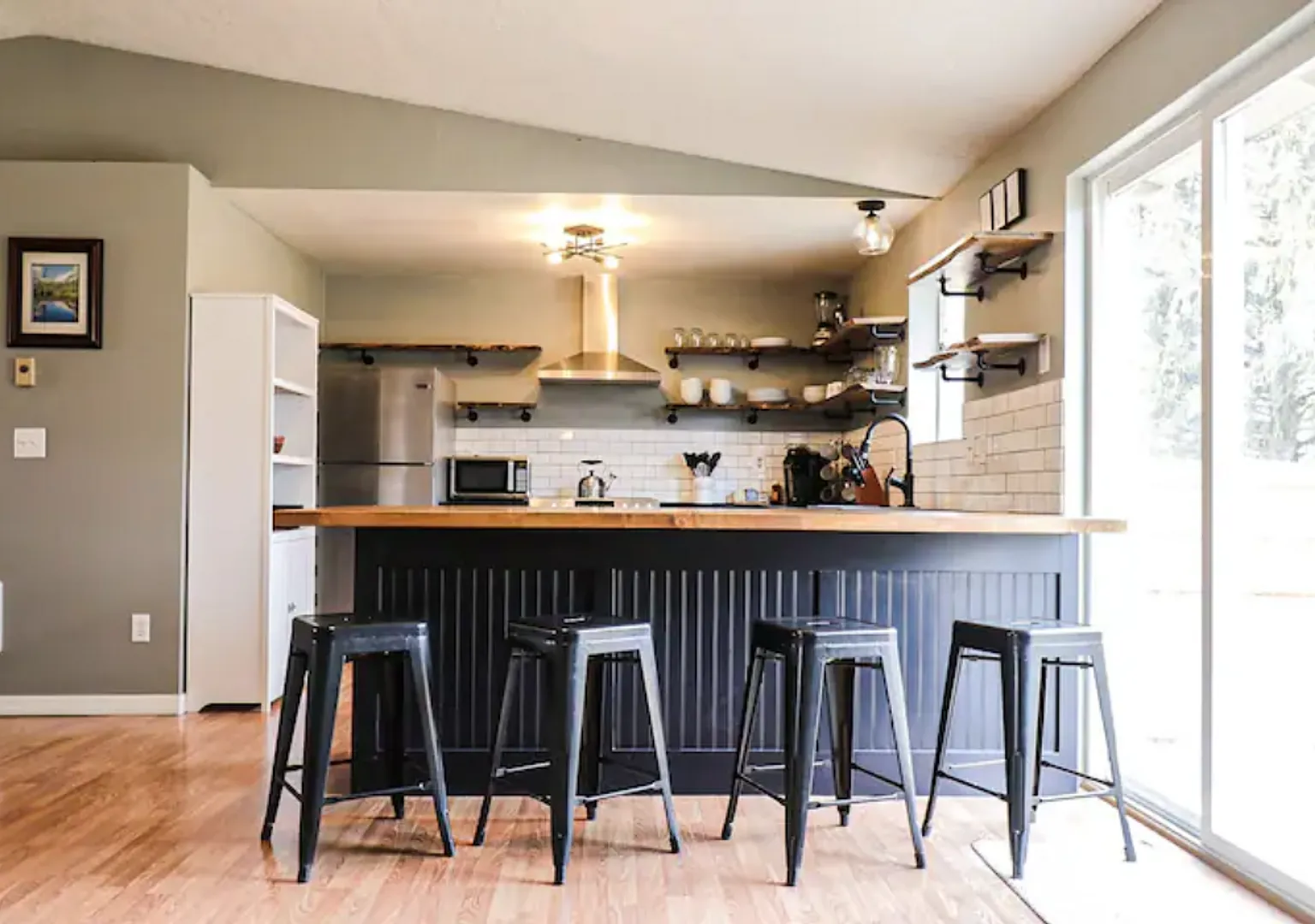 Cozy Gem,Dog-Friendly, Near Outdoor Escapes — Photo 1