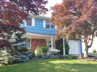 5 Freedom Ct, Babylon, NY 11702