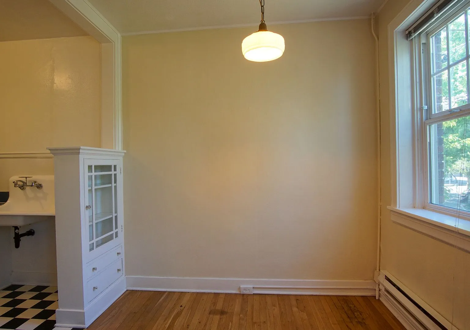 NW Sunny Second Floor Studio Available Very Soon! — Photo 1