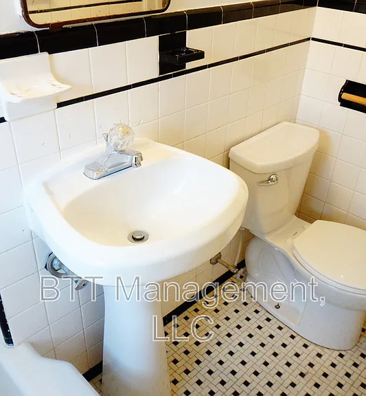 806 Houston Ave #2 — Photo 22