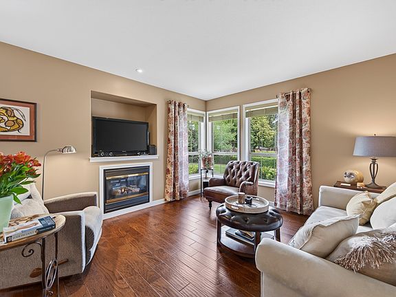 5th image of 671 McCurrach Pl