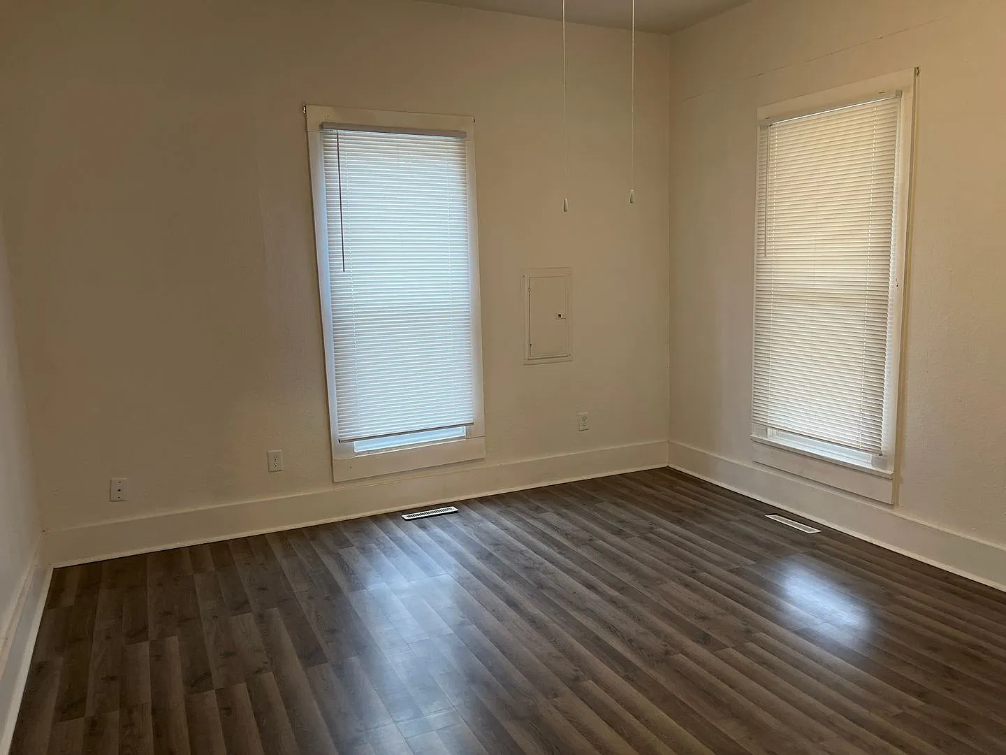 Cozy 2 Bedroom Home — Photo 2