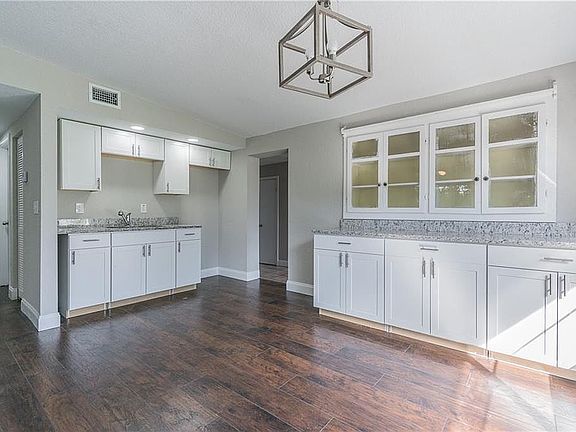 4th image of 1310 Waikiki Way