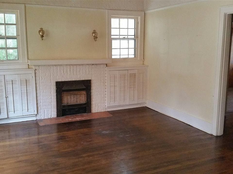 2nd image of 224 Vernon Ave