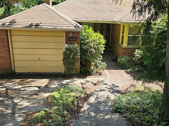 2nd image of 10652 Des Moines Memorial Drive S