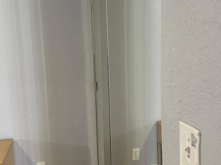 Mirrored closet-bedroom 4