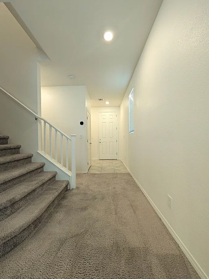 5 bed, 3.0 bath, 2469 sqft, $2,398 — Photo 2