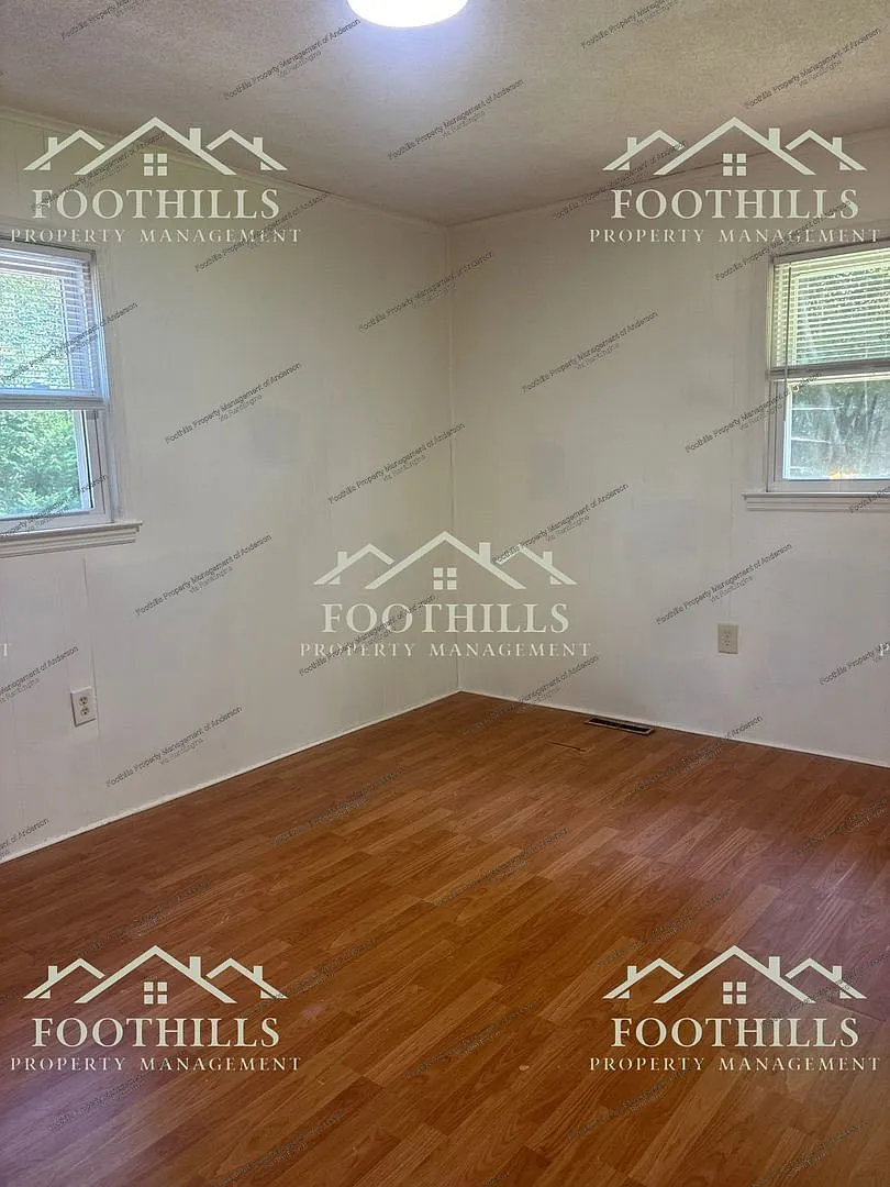 2 bed, 1.0 bath, $925 — Photo 4
