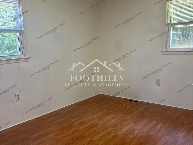202 Kennemore St #8 — Photo 4