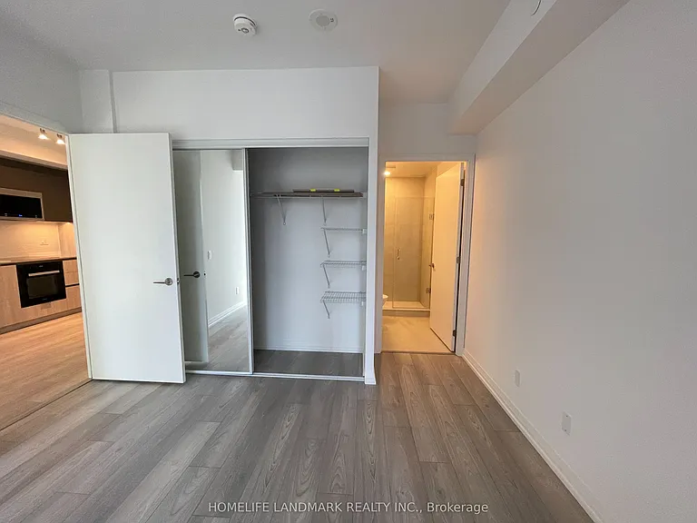 400 King St W #604 — Photo 12