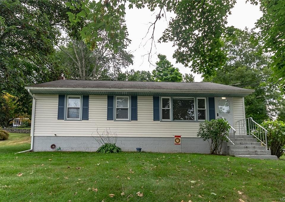 379 Quaker St, Wallkill, NY 12589 Zillow