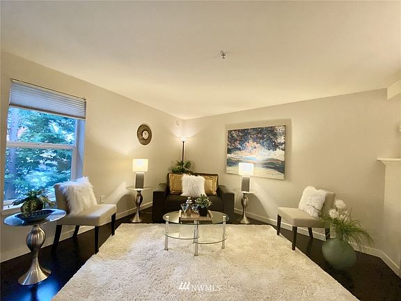 3rd image of 11920 98th Ave NE APT 207