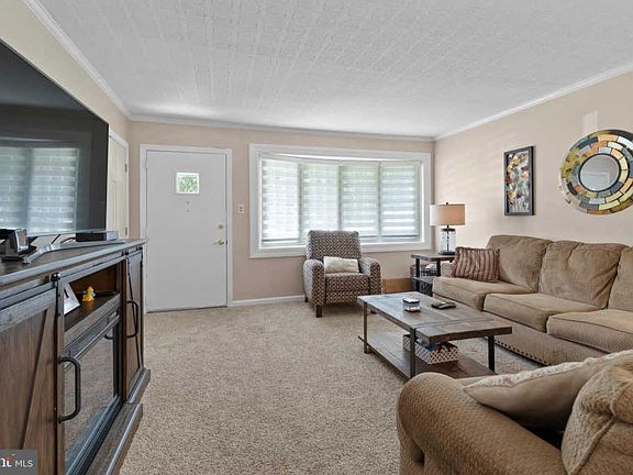 3rd image of 3715 Clearwater Ln