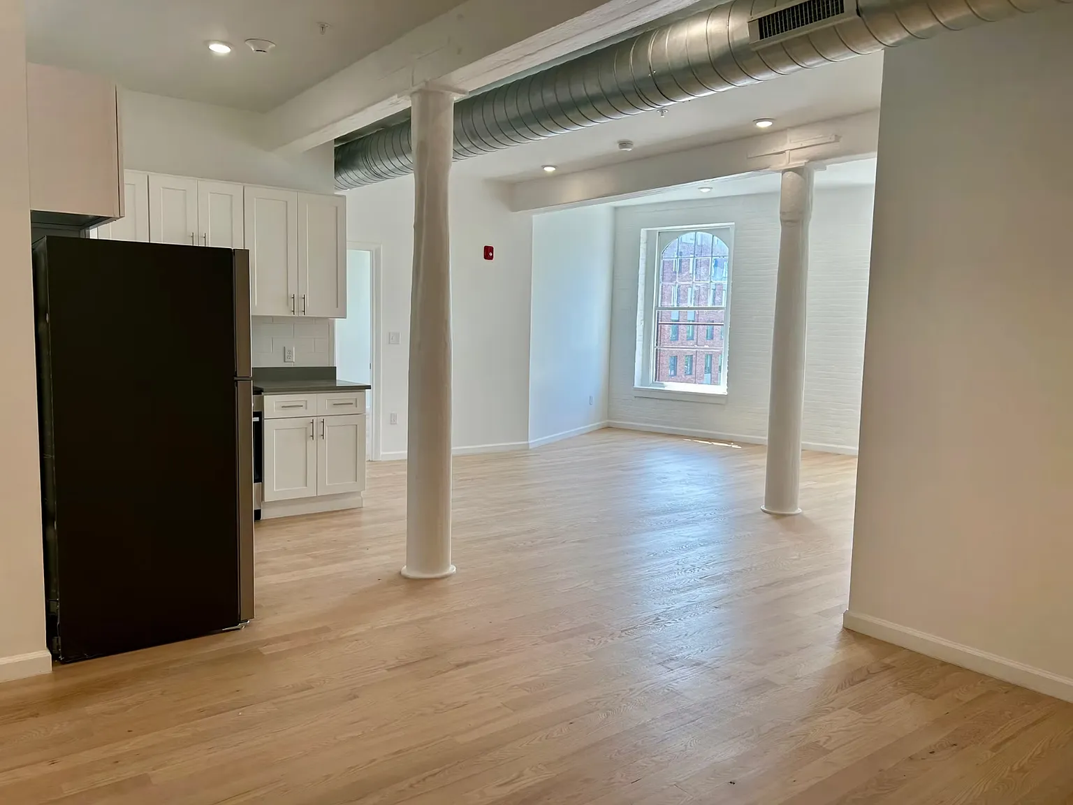 2 bed, 1100 sqft, $2,100 — Photo 2