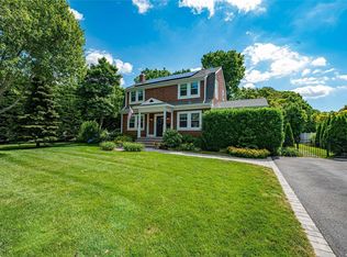 16 Barberry Ct, Amityville, NY 11701