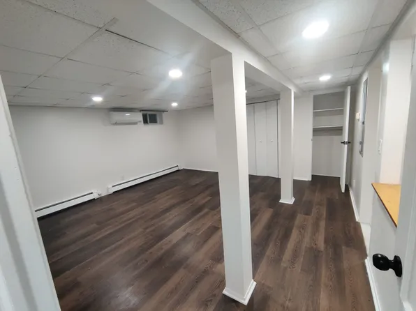 (undisclosed Address), New Hyde Park, NY 11040