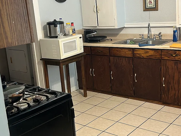 310 S Avenue L — Photo 1