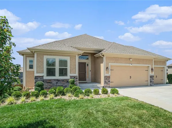 10840 N Corrington Ave, Kansas City, MO 64156