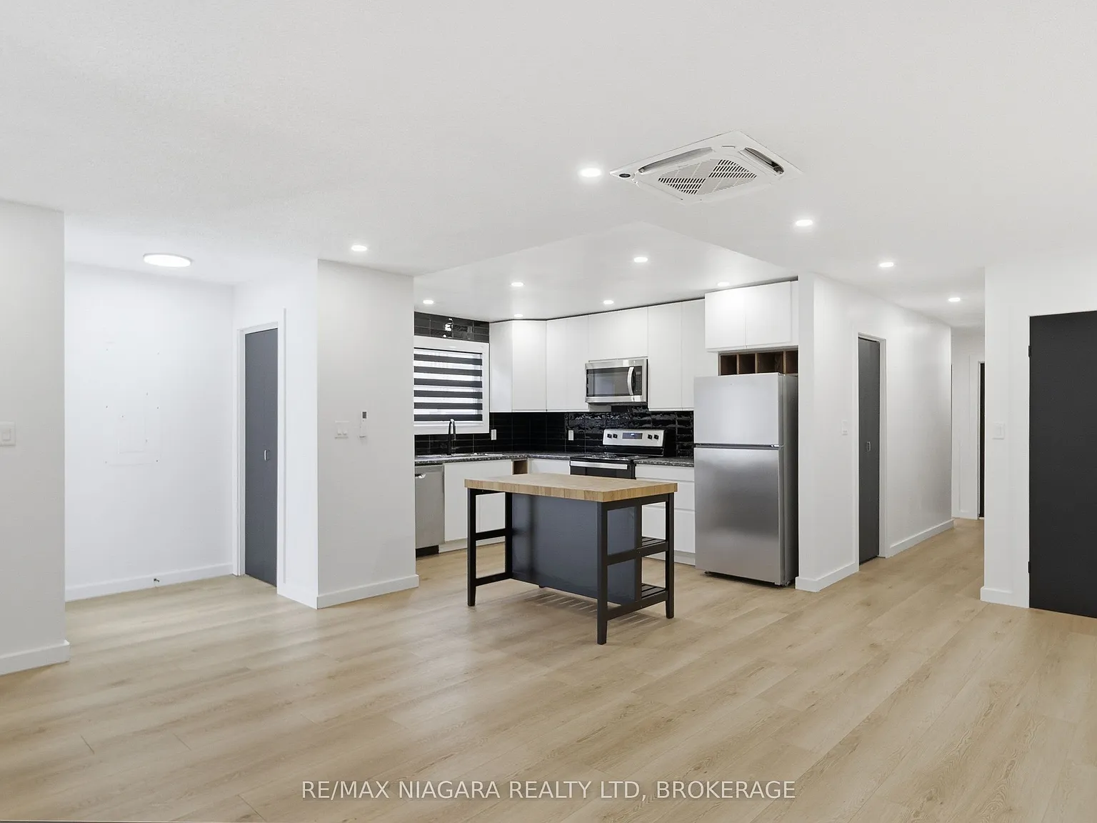 3 bed, $2,295 — Photo 2