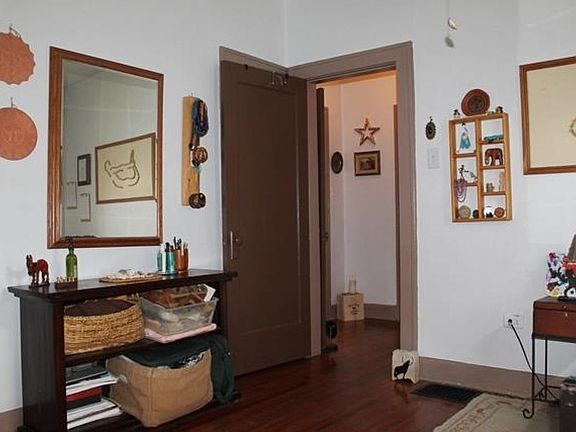5th image of 914 Nutwood St