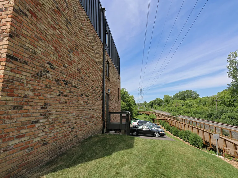 Edina Manor Apartments — Photo 20