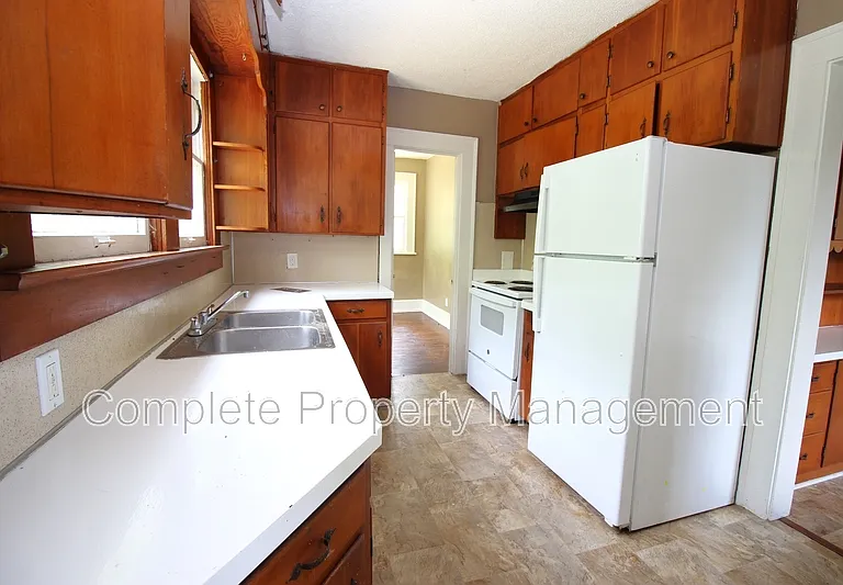 8211 Rugby Ave — Photo 6