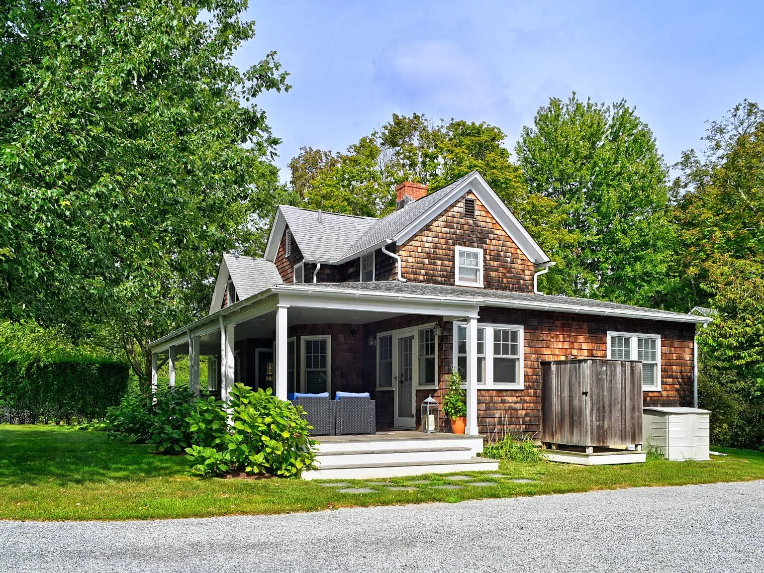 East Hampton Village, Moments To Ocean Beaches — Photo 4