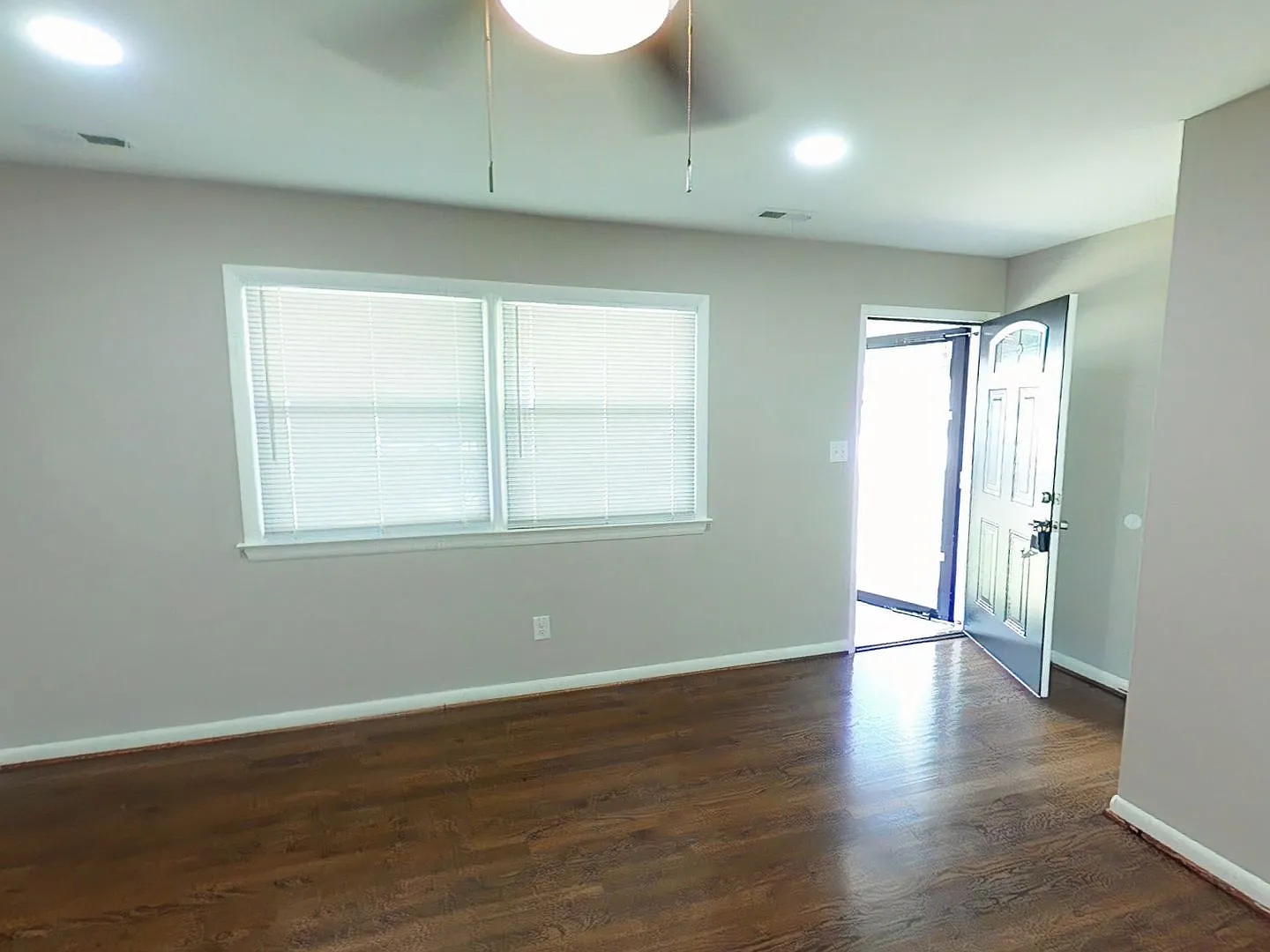 Fully Renovated 3-Bedroom Ranch Home for Lease Hampton, Newmarket Area — Photo 3