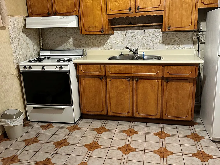 82 Sharpecroft Blvd — Photo 1