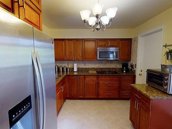 2nd image of 423 Cart Ct