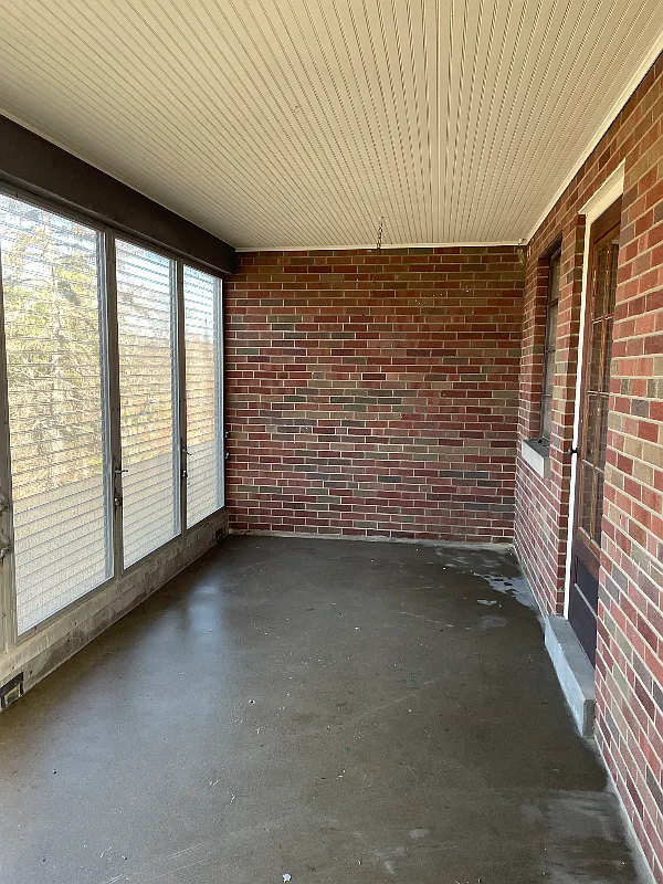 Three bedrooms, 1 bath apartment in a duplex, in a quiet neighborhood. — Photo 4