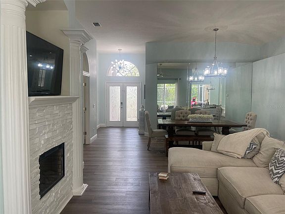 3rd image of 8494 Idlewood Ct