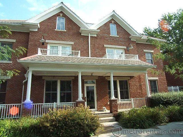 2 bed, 2.5 bath, 1400 sqft, $2,095 — Photo 1