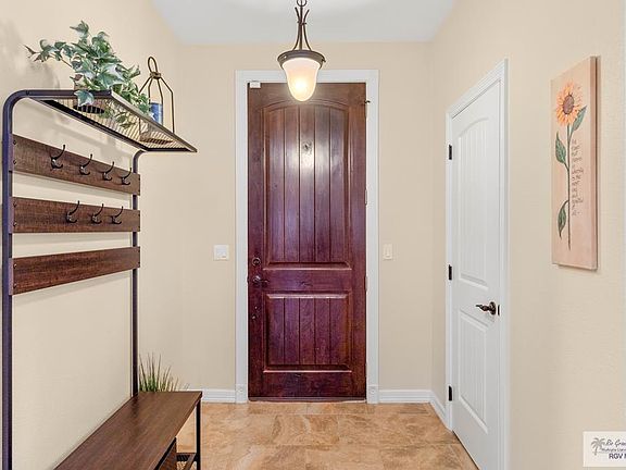 3rd image of 147 Willow Cir